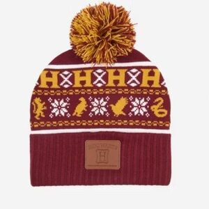 💟LIMITED TIME OFFER💟 UNISEX Harry Potter Hogwarts Holiday Pom Beanie - Maroon